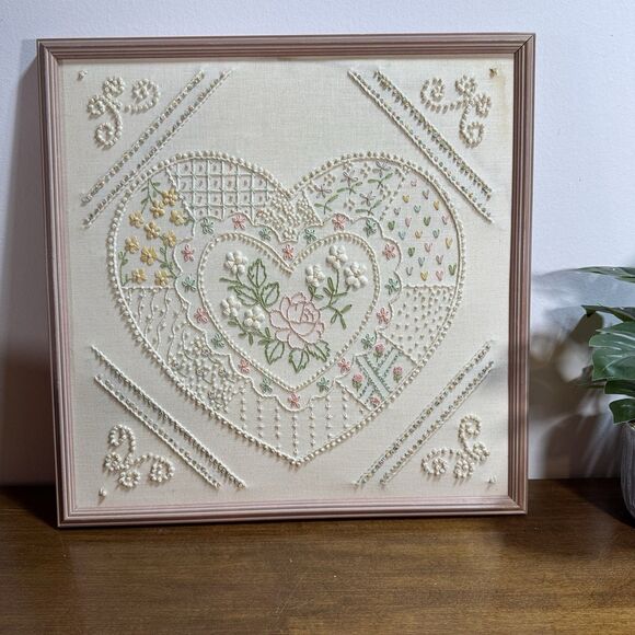 Vintage Candlewicking Embroidery Heart Floral 1983 Candamar Designs 80137 Framed - Picture 1 of 8